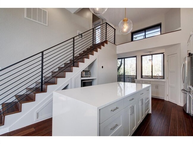 Building Photo - 4412 Caswell Ave