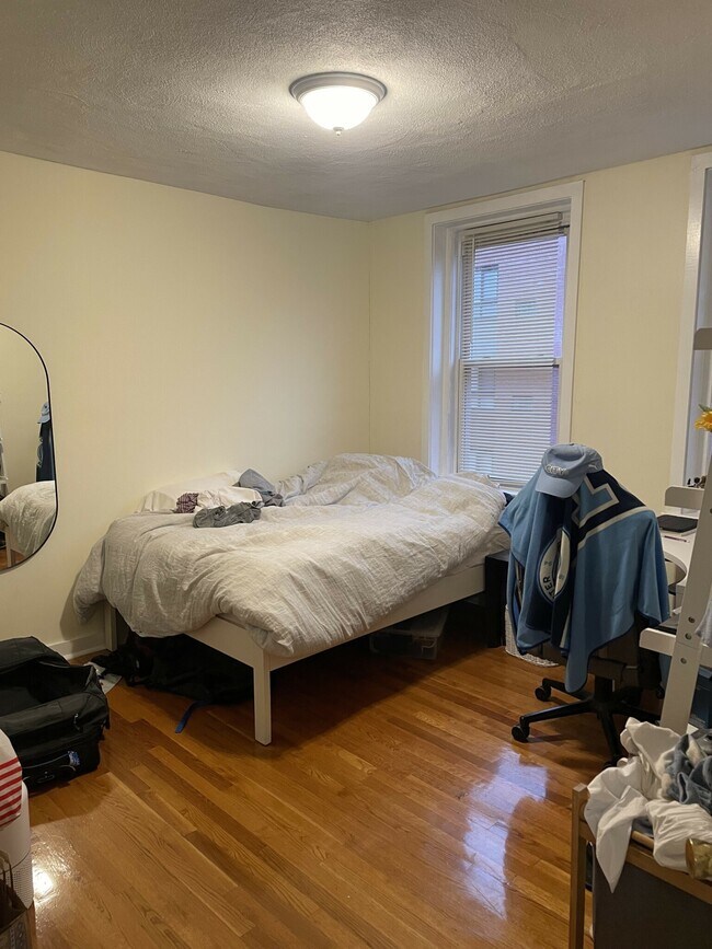 Building Photo - 151 Endicott St