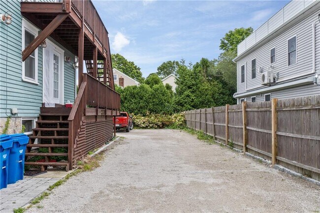 Foto del edificio - 52 Houston Ave