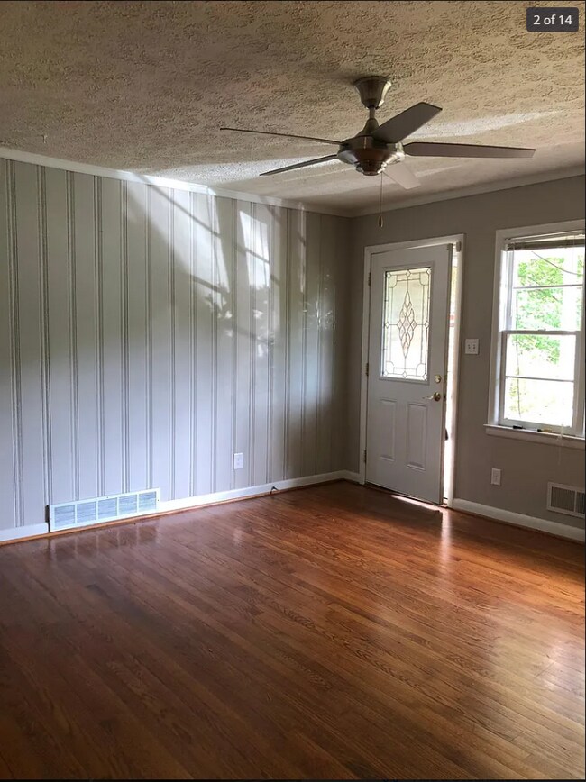 Building Photo - 2873 Belaire Cir