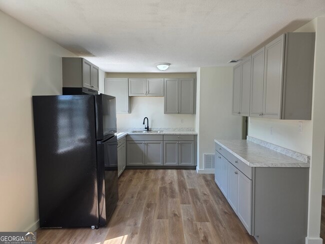 Foto del edificio - 309 E 3rd St