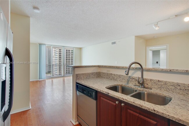 Building Photo - 1111 Brickell Bay Drive Unit 703