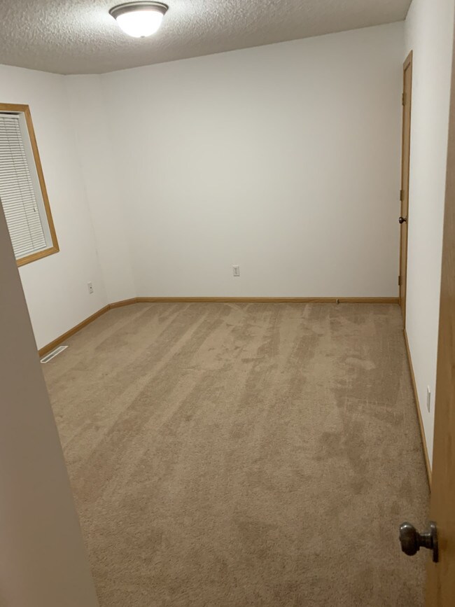 Building Photo - 632 Danielson Ct