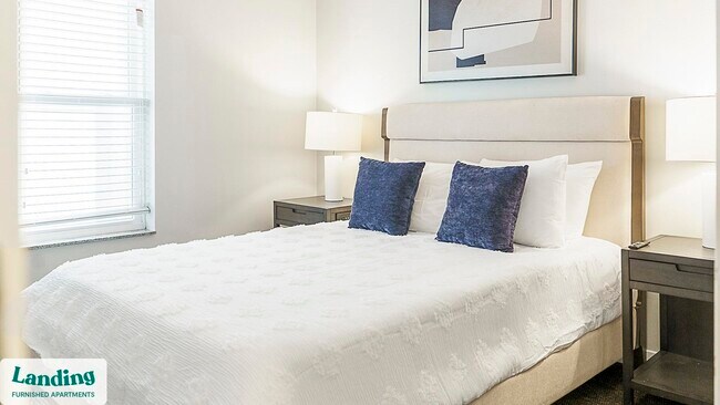 Building Photo - 335 W 9th St