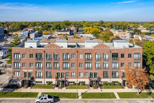 Building Photo - 7002-7016 W Medill Ave