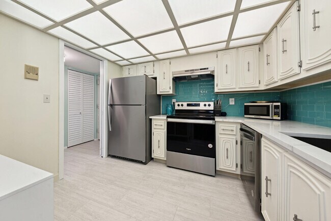 Foto del edificio - 3520 S Ocean Blvd