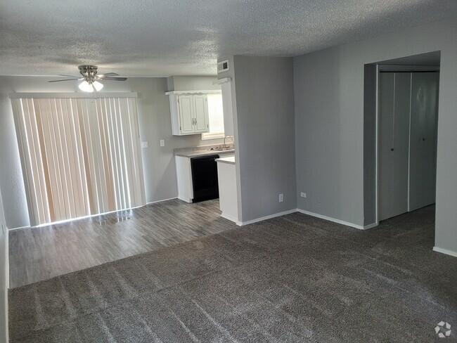 Building Photo - Pine Creek Apartments