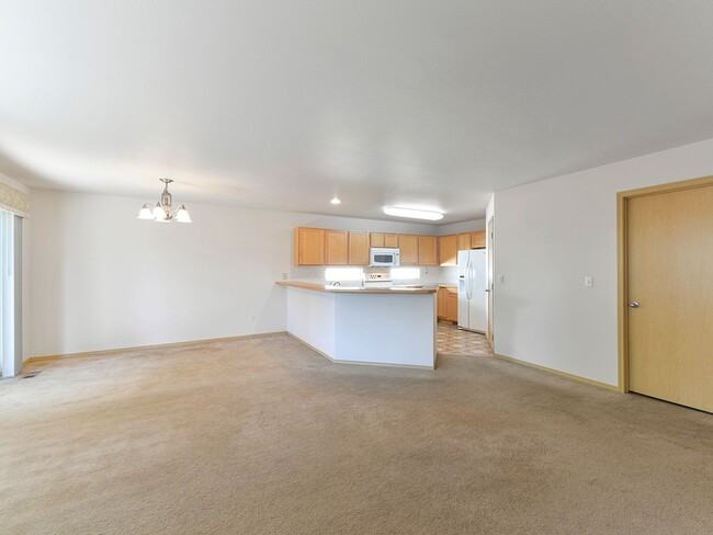 Building Photo - Application Pending - Lovely 3 Bed 2 Bath ...