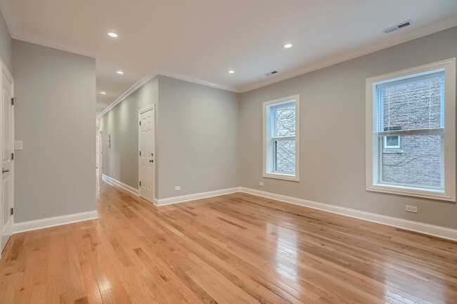 Building Photo - 1502 W Jonquil Terrace