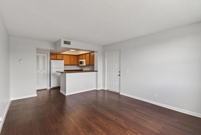 Building Photo - 708 Executive Center Dr