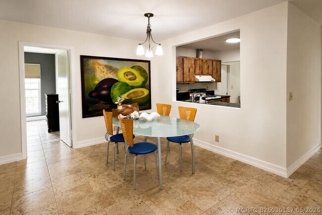 Foto del edificio - 12497 Guilford Way