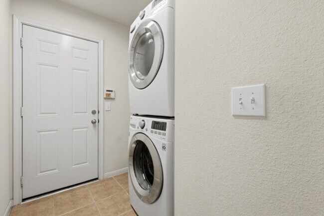 Building Photo - 2607 Sun Cove Ln
