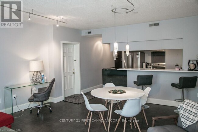 Photo du bâtiment - 440 Wellington St