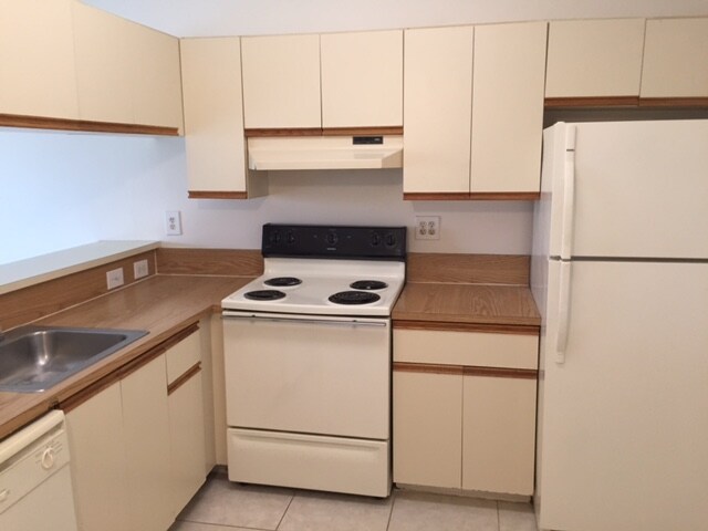 Building Photo - 9889 Nob Hill Ct