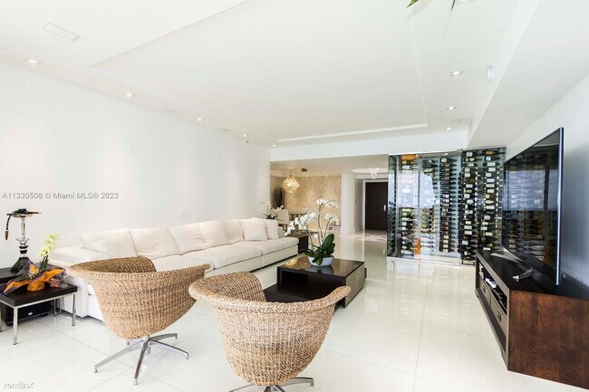 Foto del edificio - 3 br, 3.5 bath Condo - 16275 Collins Ave A...