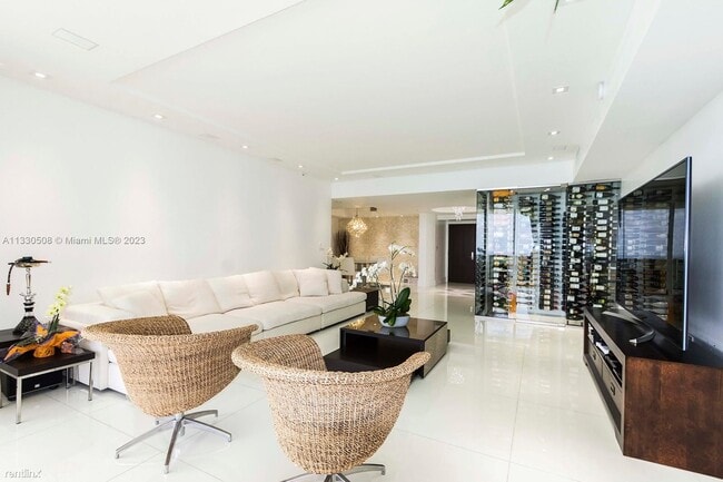 Building Photo - 3 br, 3.5 bath Condo - 16275 Collins Ave A...