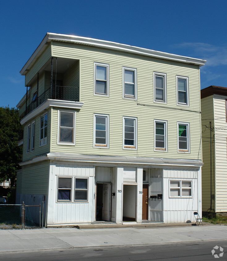 Building Photo - 763-765 Bleecker St