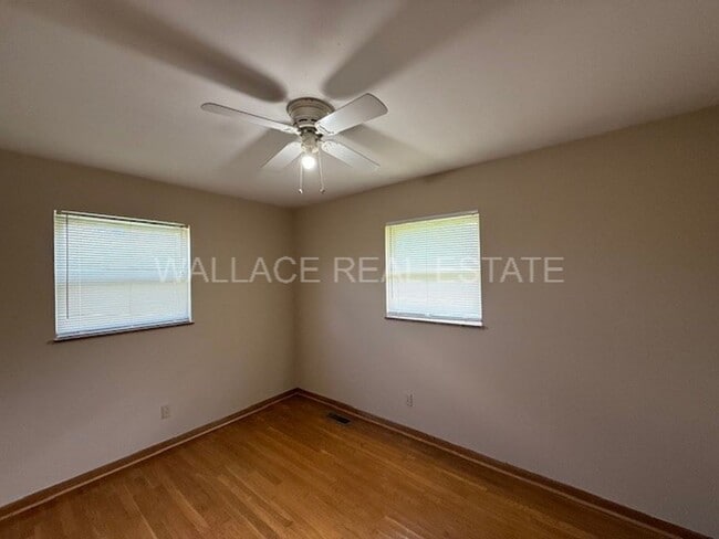 Building Photo - NO STEPS...RANCHER HOME LOCATED IN FARRAGU...