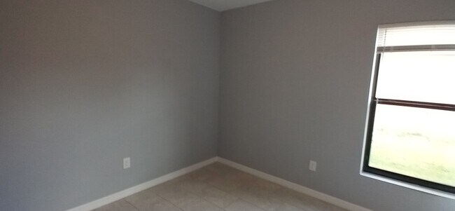 Foto del edificio - Available now: Newer Construction 3BD / 2B...