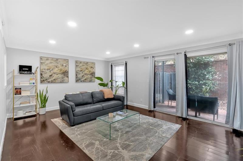 Foto principal - 6851 Roswell Rd