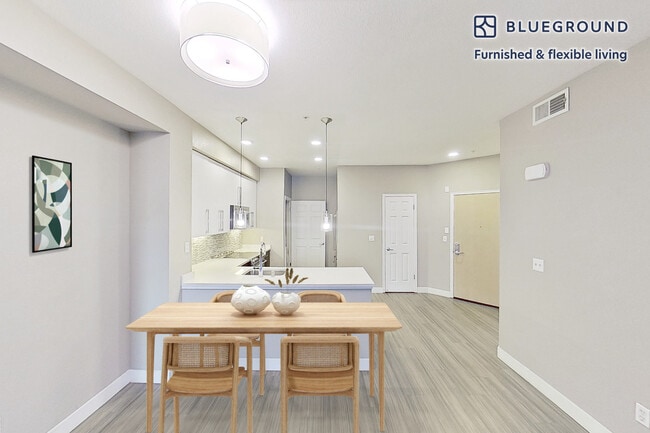 Foto del edificio - 1257 Lakeside Dr