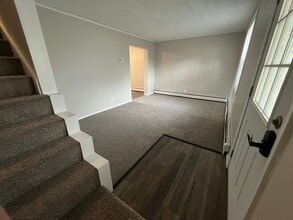 Building Photo - 1209 Rosewood Dr NE