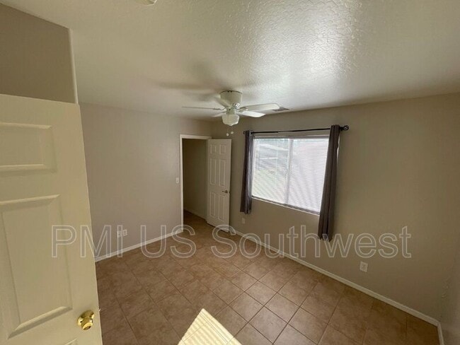 Building Photo - 8300 E Florentine Rd