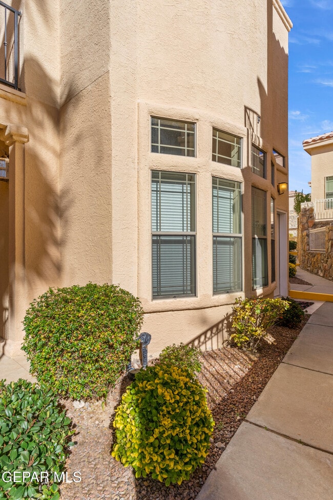 Building Photo - 5939 Bandolero Dr