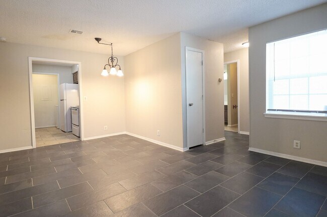 Foto del edificio - Charming 1 Bed/ 1 Bath Condo in South Tulsa!