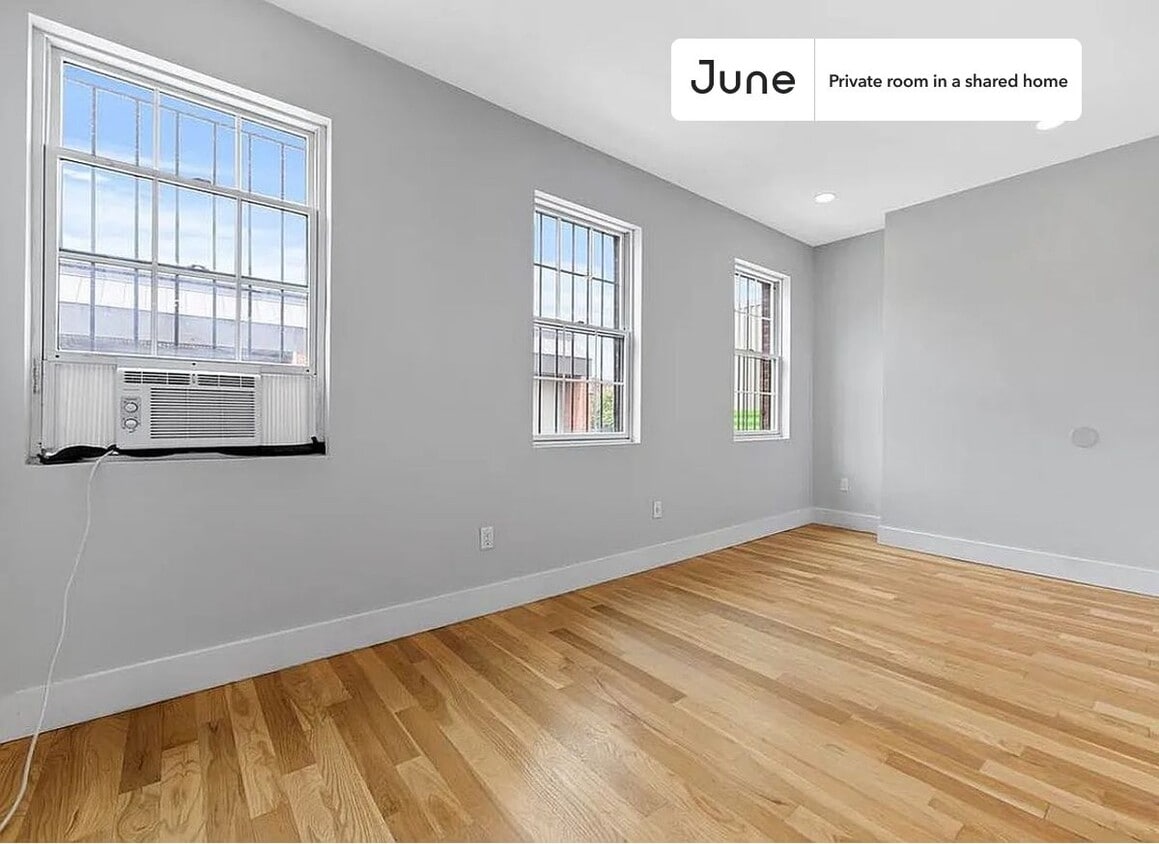 Primary Photo - Private bedroom in 3 bed/1 bath Home