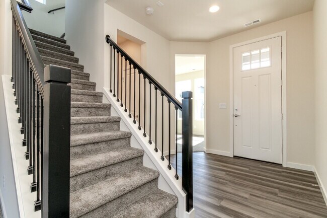 Foto del edificio - Scenic Auburn Living with Modern Comfort & Easy Seattle/Tacoma Access