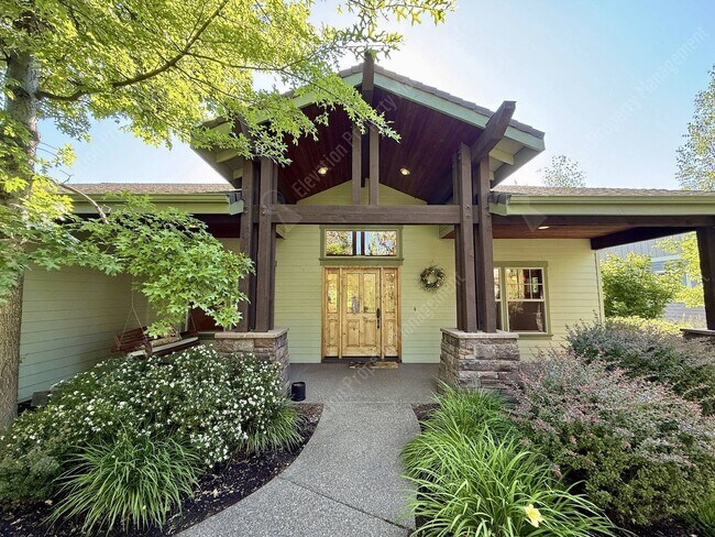 Building Photo - Gorgeous 3 BR home with chef's kitchen in quiet SE Bend location