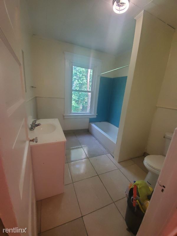 Building Photo - 4 br, 2 bath House - 42 Carpenter Ave