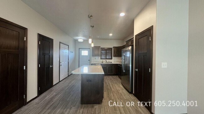 Building Photo - Modern 1-Bed Luxury Living