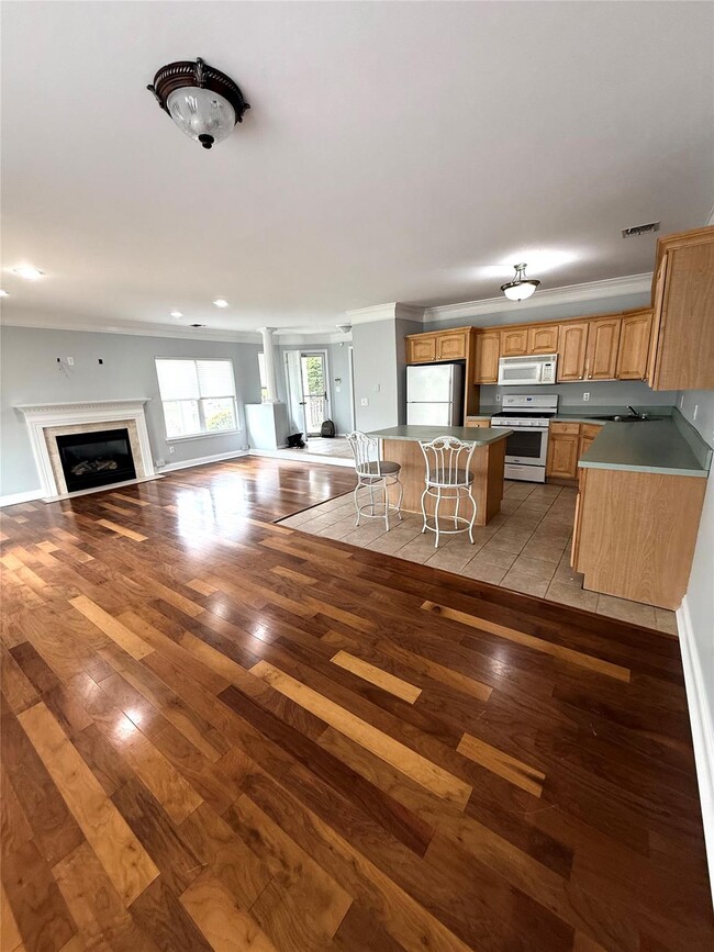 Building Photo - 3001 Willow Pond Dr