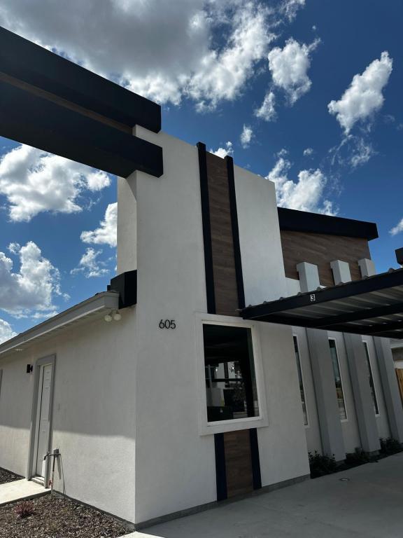 Foto principal - 605 N Emerald Ave