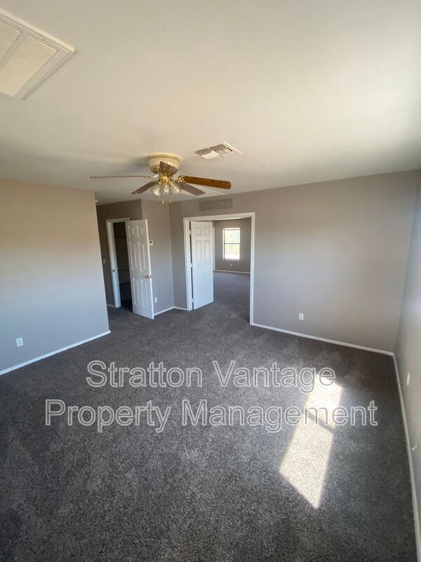 Building Photo - 11766 W Windrose Ave
