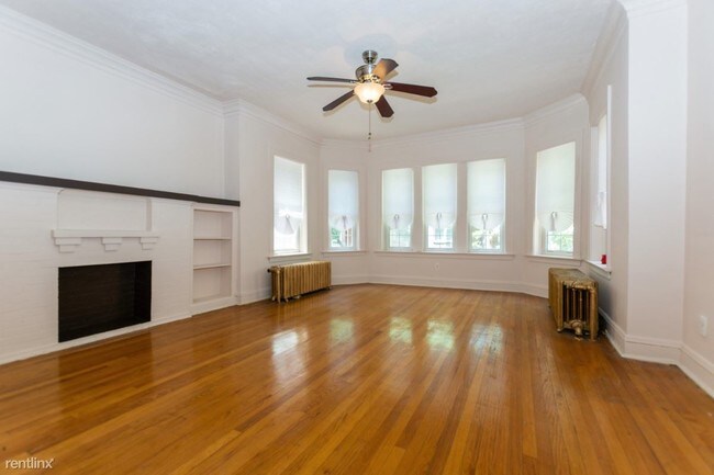 Building Photo - 2 br, 1 bath Apartment - 8337 S Maryland Ave