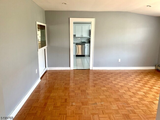 Foto del edificio - 69 Glenridge Ave