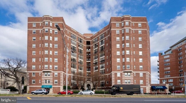 Building Photo - 100 W University Pkwy