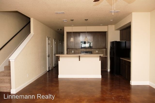 Building Photo - 3 br, 2.5 bath House - 2326 Verna Lee Blvd