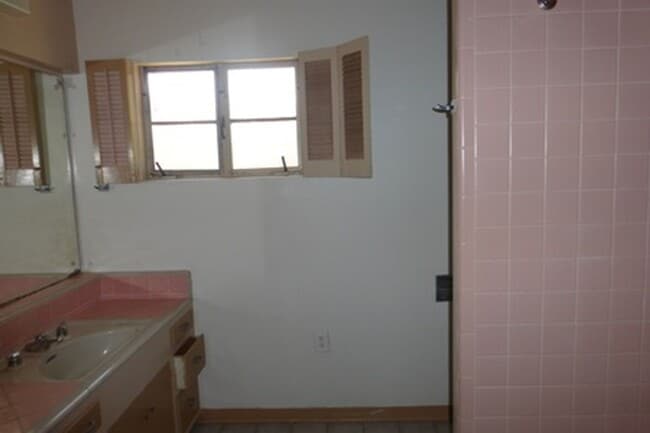 Building Photo - 1409 S Mill Ave