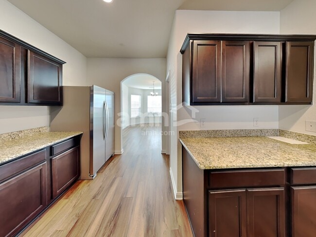 Foto del edificio - 4616 Beaver Creek Ave