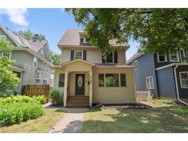 Building Photo - Beautiful 5 Bedroom 3 Bathroom House in MacGroveland