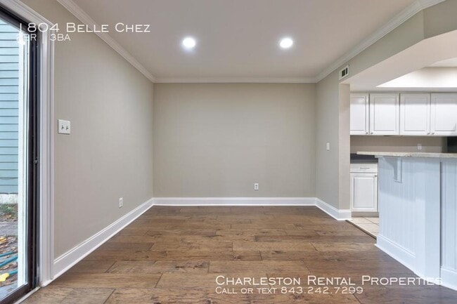 Building Photo - 1804 Belle Chez