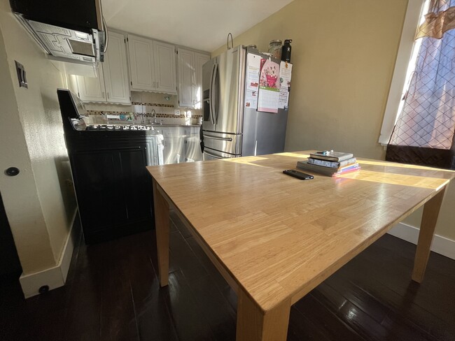 Foto del edificio - 8748 Maple St