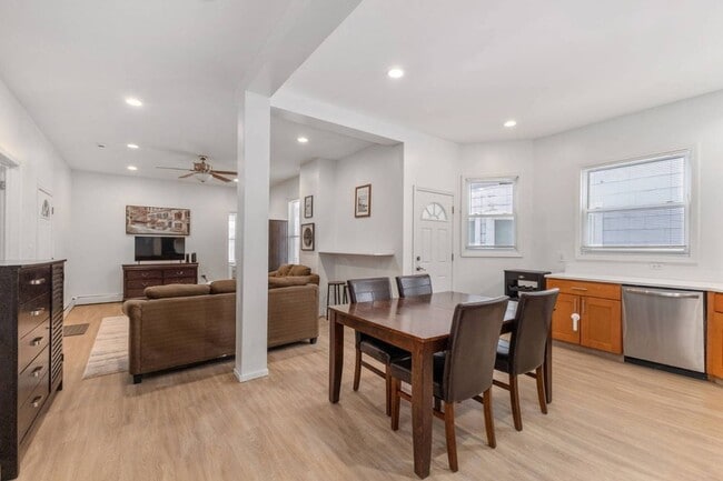 Building Photo - 2210 15th St