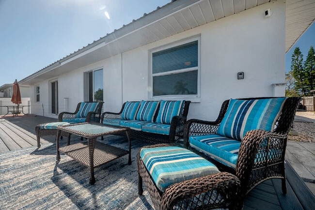 Building Photo - 1053 Apollo Beach Blvd