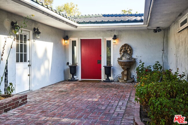 Foto del edificio - 2200 Outpost Dr