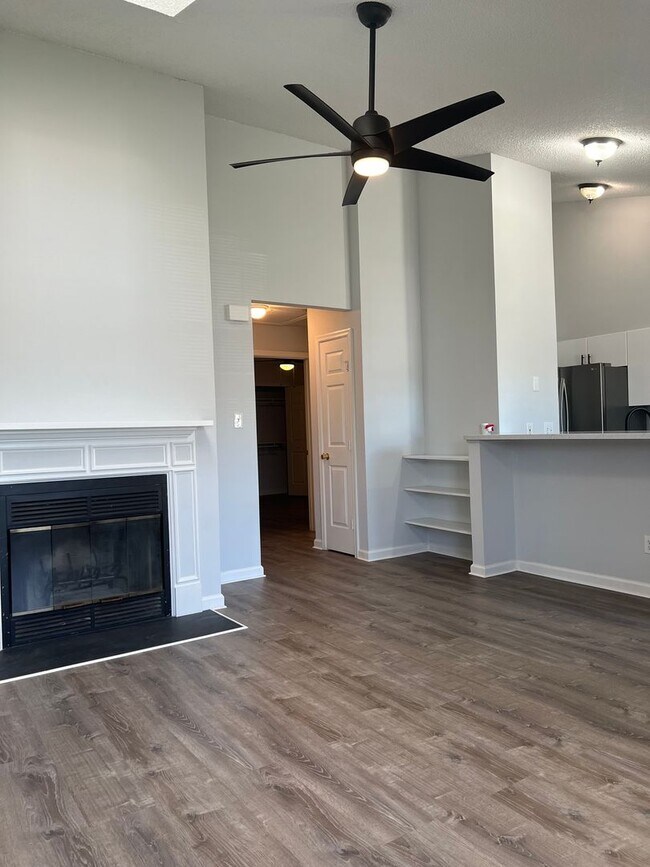 Building Photo - 233 B Lantana Ln